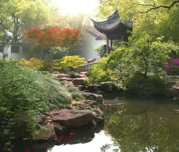 Jichang Garden in Wuxi (1506–1521). Public Domain, via Wikipedia, cropped.